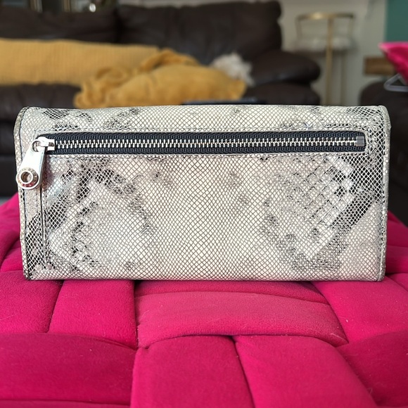 Henri Bendel Wallet-EUC - Picture 3 of 16